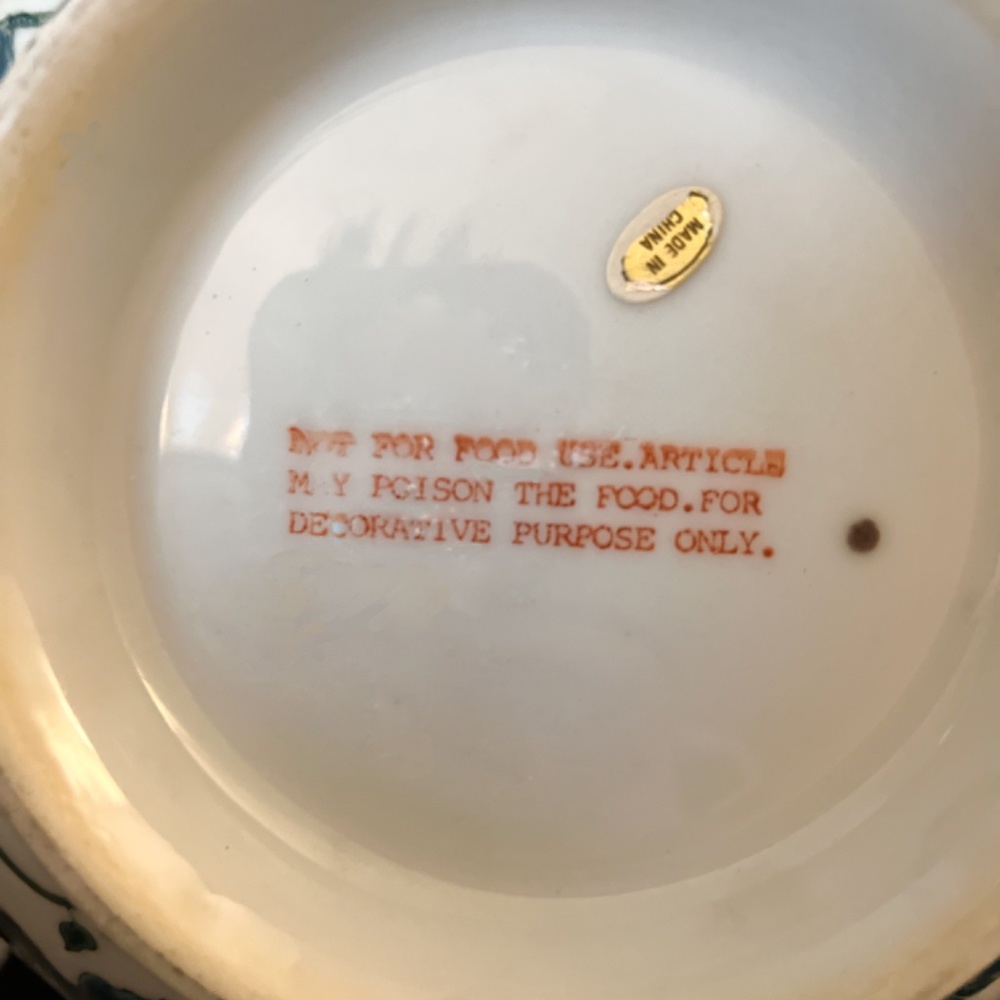 Asian Bowl with Bas-Relief Design of Ivy Leaves - Picture 5 of 12